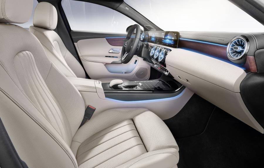 Интерьер Mercedes-Benz A-Class Sedan (V177) 2018 года  (WW) (фото 15 из 19)